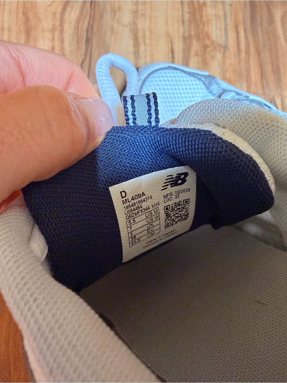 New Balance White and Navy - Picture 5 of 5